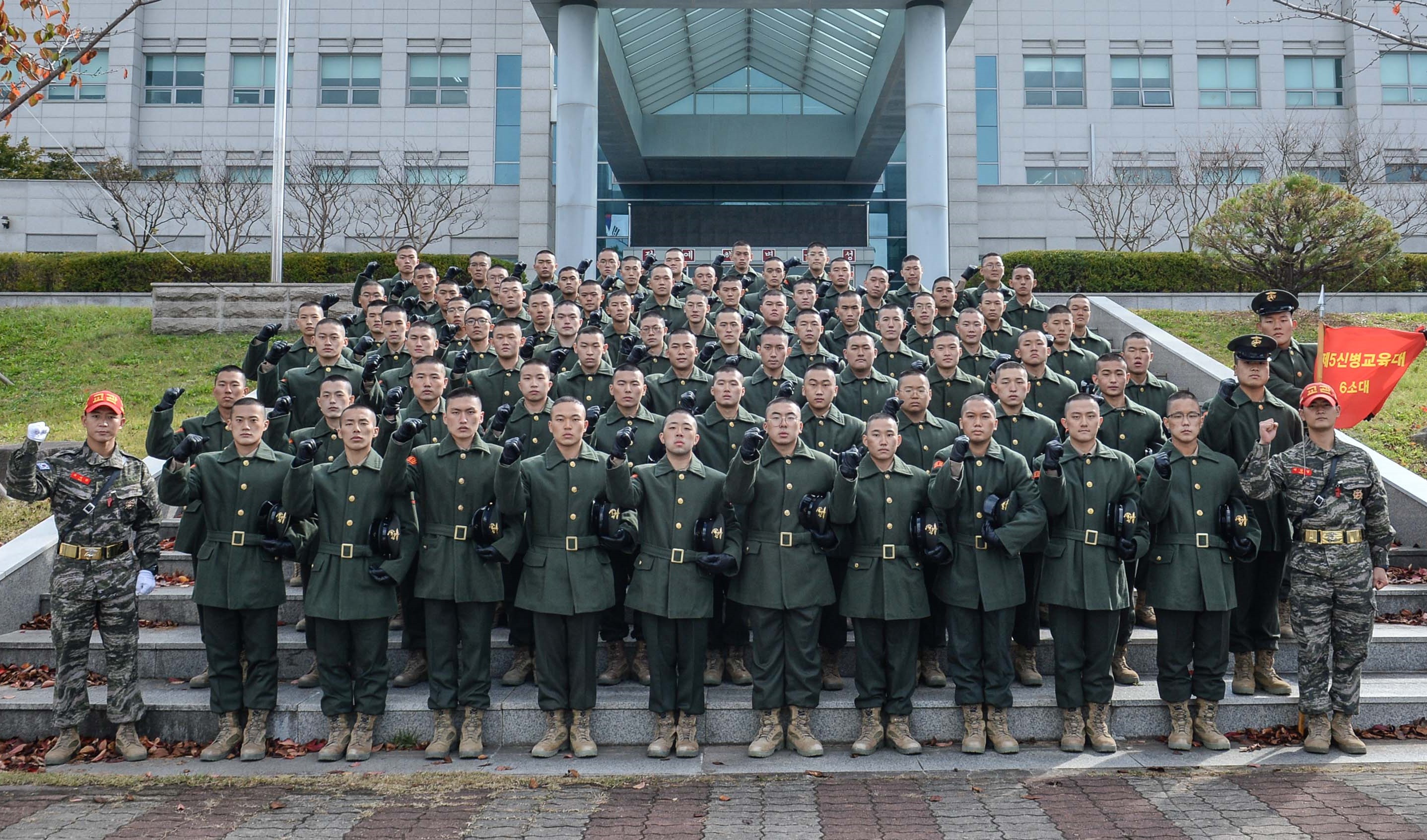 해병1274기 5교육대 수료기념 단체사진 무적해병소대.jpg