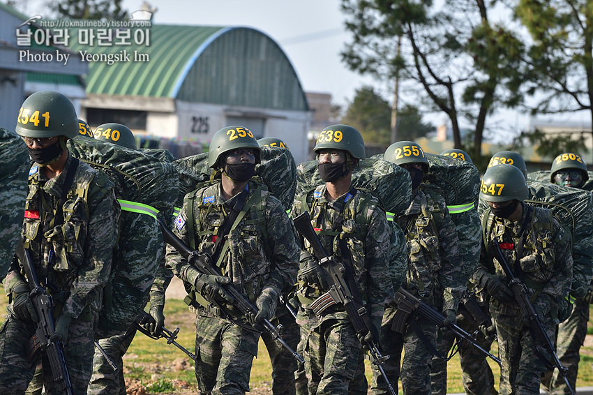 신병 1267기 2교육대 6주차 행군 무장구보_8965.jpg