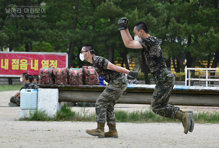 신병 1281기 1교육대 3주차 목봉장애물_3969.jpg