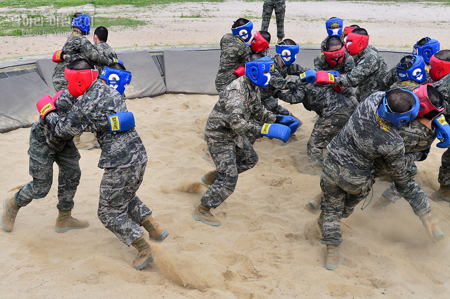 신병 1281기 1교육대 3주차 목봉장애물_0974.jpg