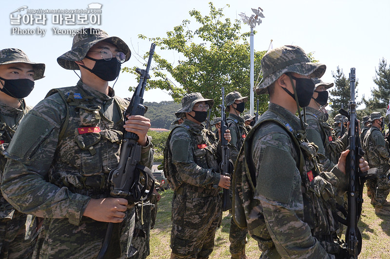 신병 1269기 2교육대 빨간명찰수여식_7827.jpg