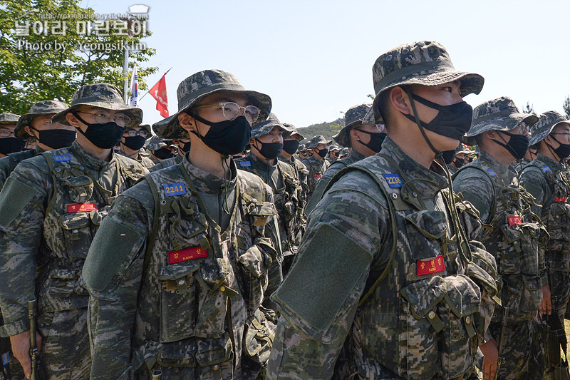 신병 1269기 2교육대 빨간명찰수여식_7813.jpg