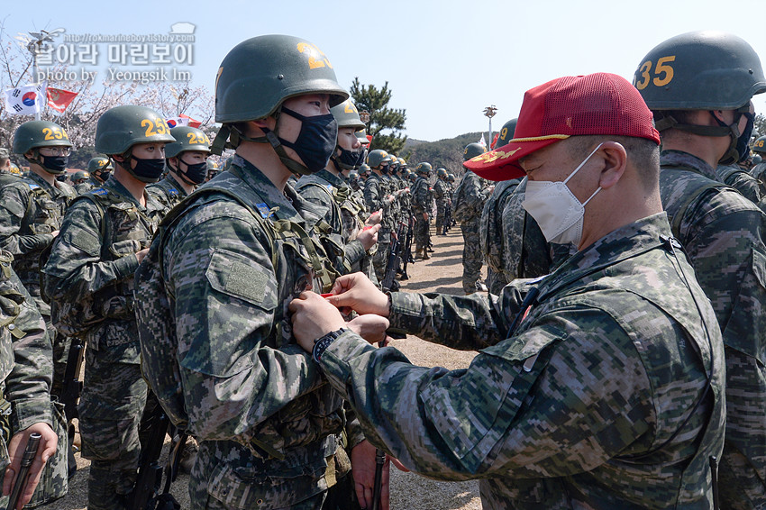 신병 1267기 2교육대 빨간명찰수여식_0975.jpg