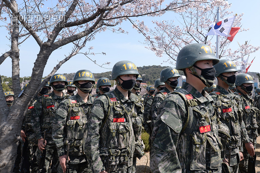 신병 1267기 1교육대 빨간명찰수여식_1118.jpg