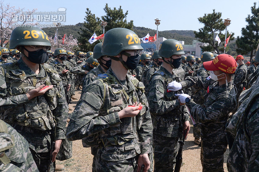 신병 1267기 2교육대 빨간명찰수여식_0958.jpg