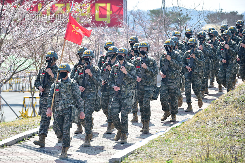 신병 1267기 1교육대 빨간명찰수여식_8711.jpg