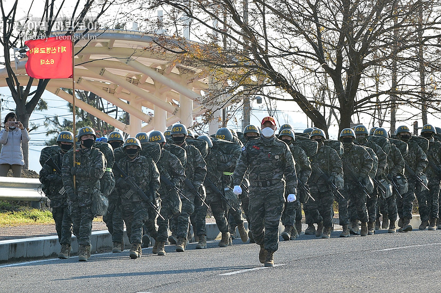 신병 1275기 빨간명찰수여식_0300_5.jpg