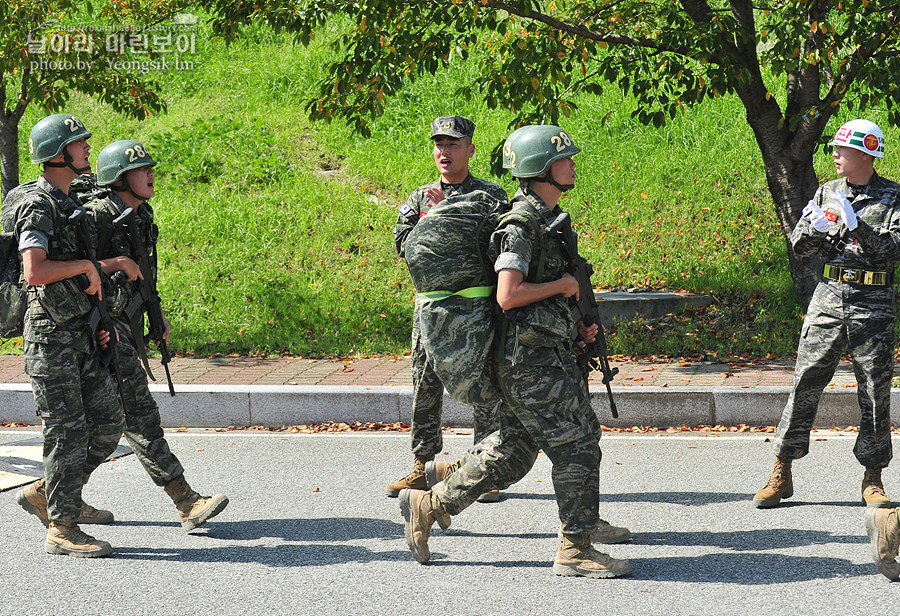 신병1297기_빨간명찰수여식_6442.jpg