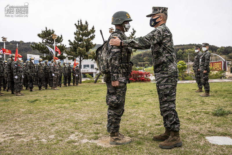 해병대 신병 1268기 3,5교육대 극기주 - 빨간명찰수여식 2.jpg