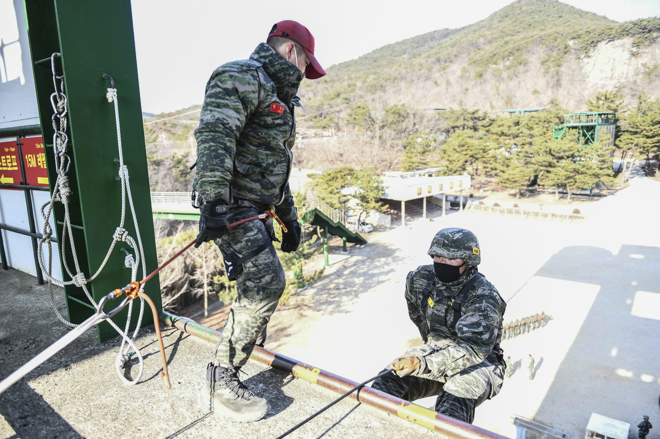 해병대 부사관후보생 394기 산악훈련 및 목봉체조 훈련 34.jpg