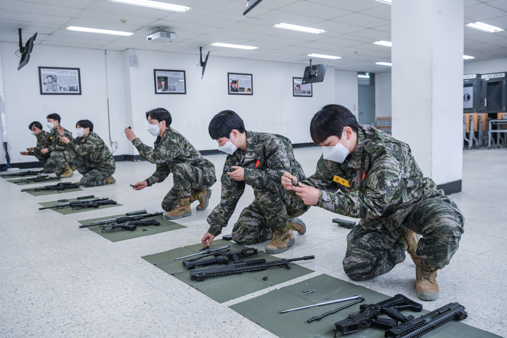 해병대 부사관후보생 405기 교관화 평가 5.jpg