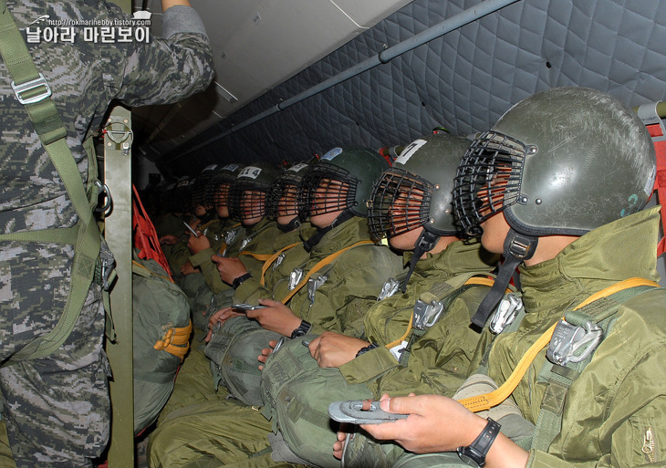 해병대 교육훈련단 공수교육대를 가다 ③ - 자격강하와 낙하산포장 7.jpg