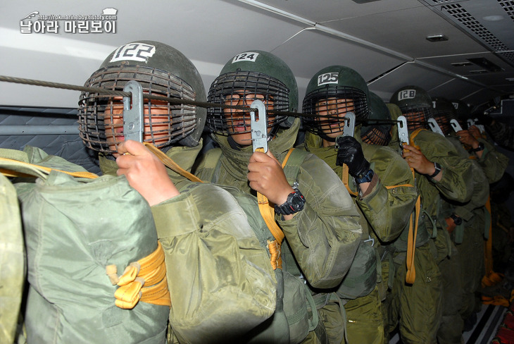 해병대 교육훈련단 공수교육대를 가다 ③ - 자격강하와 낙하산포장 9.jpg