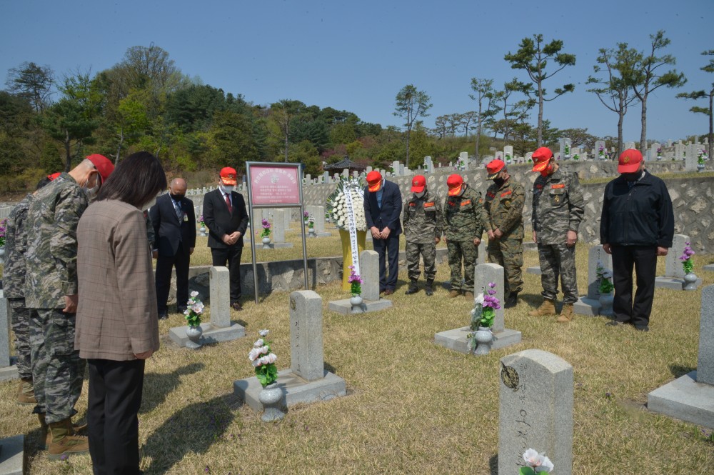 해병대전우회 해병대73주년 묵념.jpg