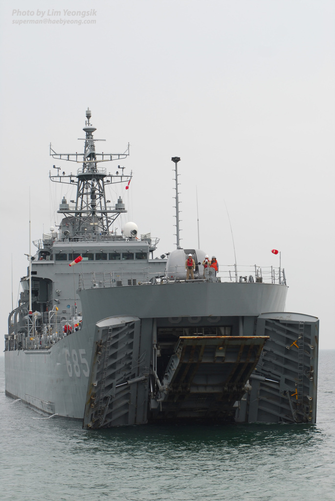 배나온슈퍼맨 임영식 » 상륙함 성인봉함 LST 685