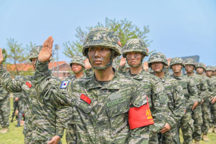 해병대 교훈단, 사관후보생 138기 수여식.jpg