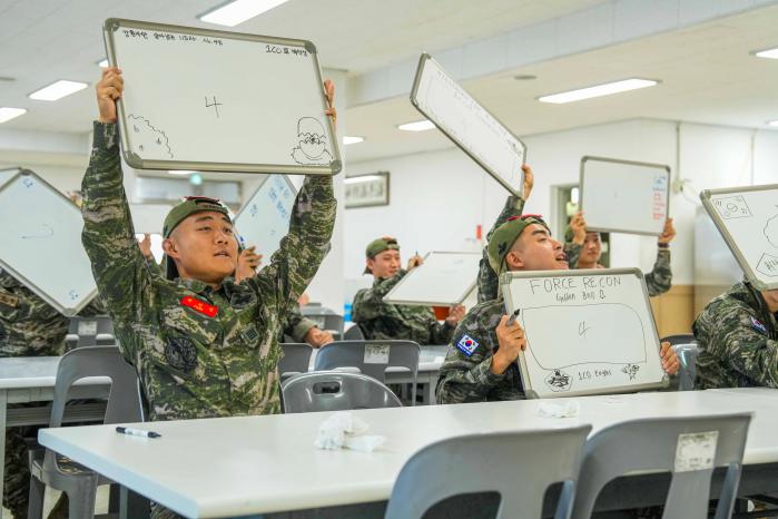 해병대 특수수색여단 ‘정신전력 골든벨’ 경연대회 개최.jpg