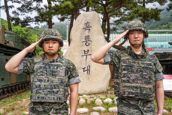 해병대6여단 권율 병장·이찬형 일병.jpg