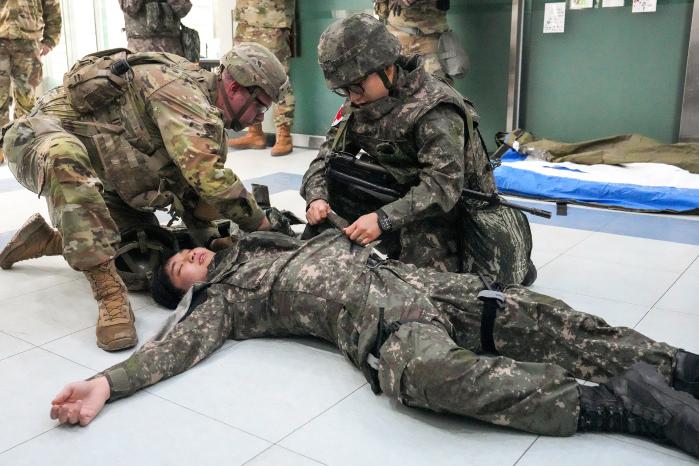 연합 의무 야외기동훈련.jpg