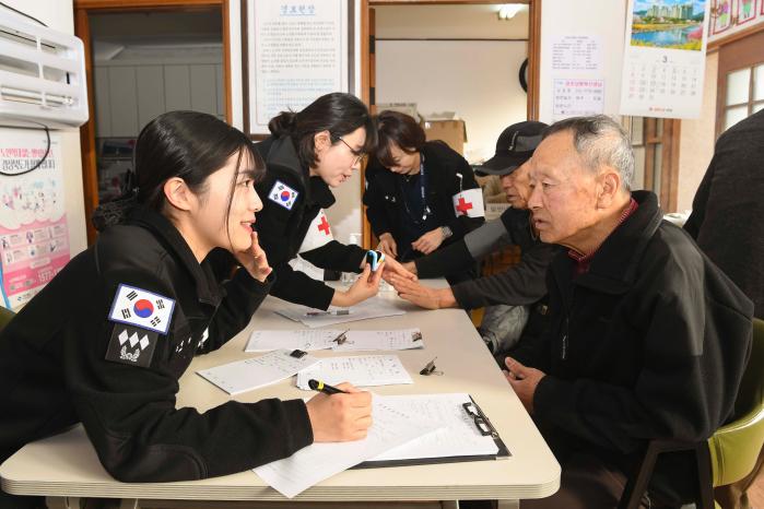 대민 의료지원을 실시.jpg