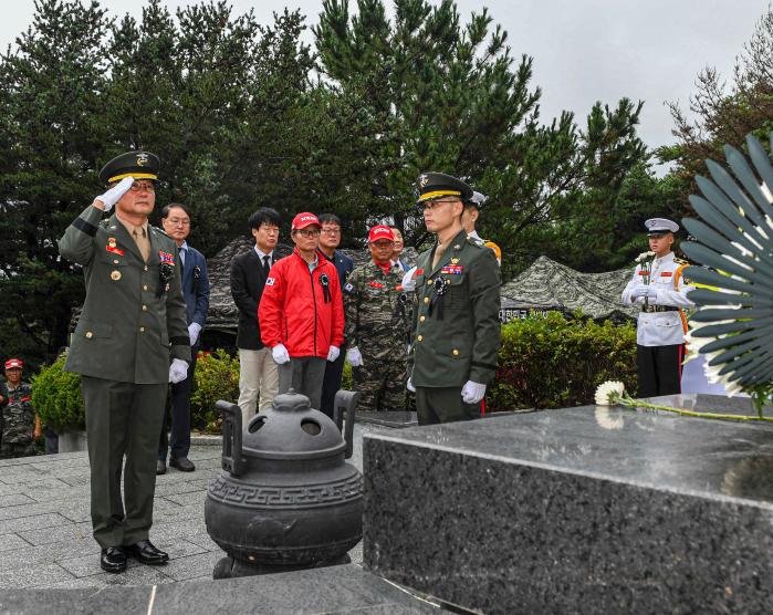 해병대1사단, 한미해병충혼탑 참배행사.jpg