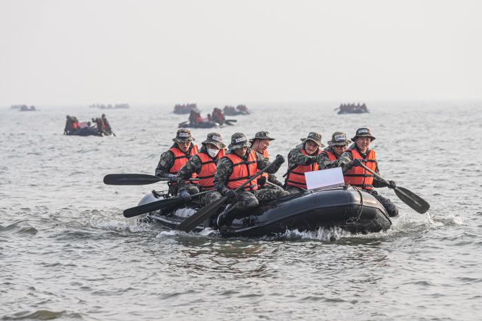 해병대6여단 동계 상륙기습 기초훈련.jpg