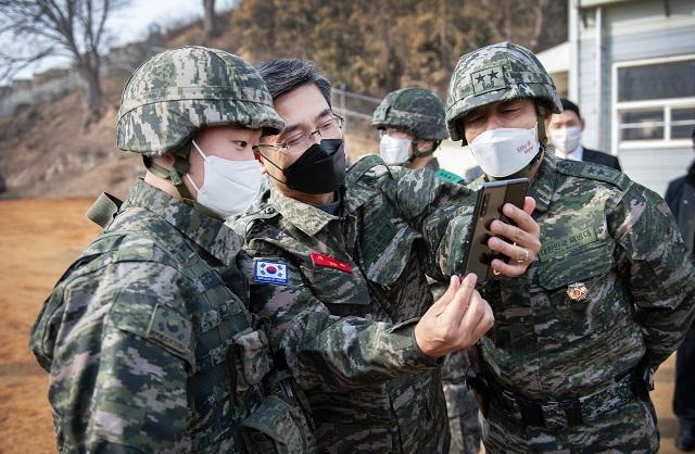 서욱 국방부장관 해병대2사단.jpg