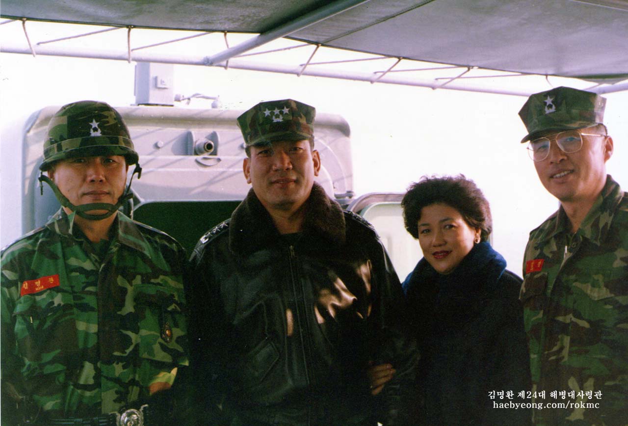 해병닷컴 - 이상무사령관,이갑진장군님과 기념촬영