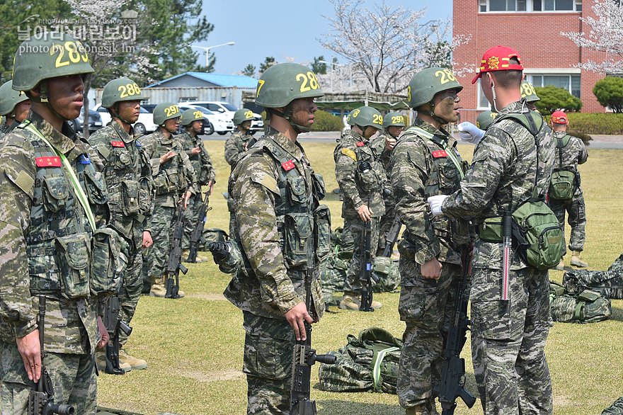 신병1315기_빨간명찰수여식_1103.jpg
