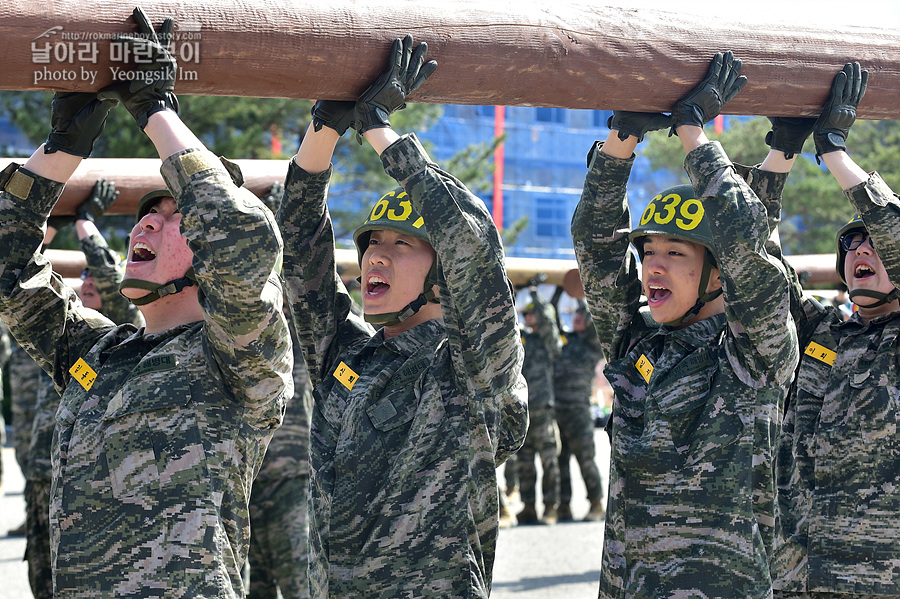 신병1315기_2교육대_장애물2_7487.jpg