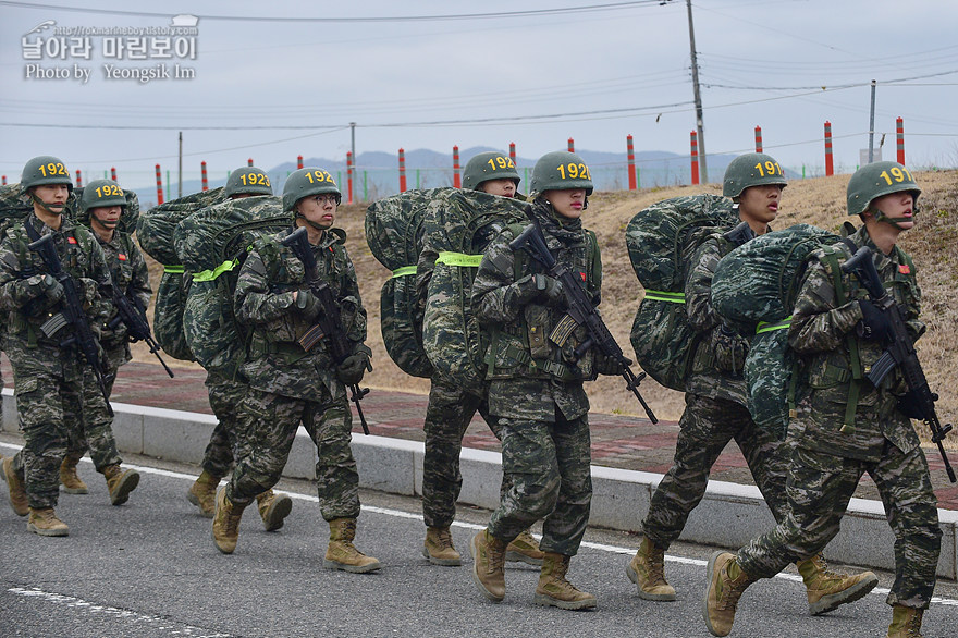 신병1301기_빨간명찰수여식_2546.jpg