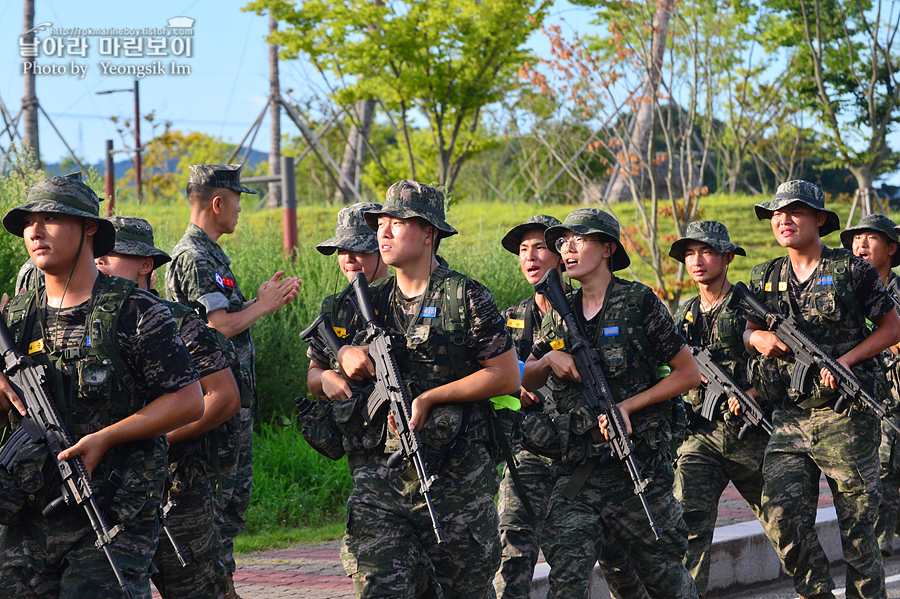 신병1295기 빨간명찰수여식_8761.jpg