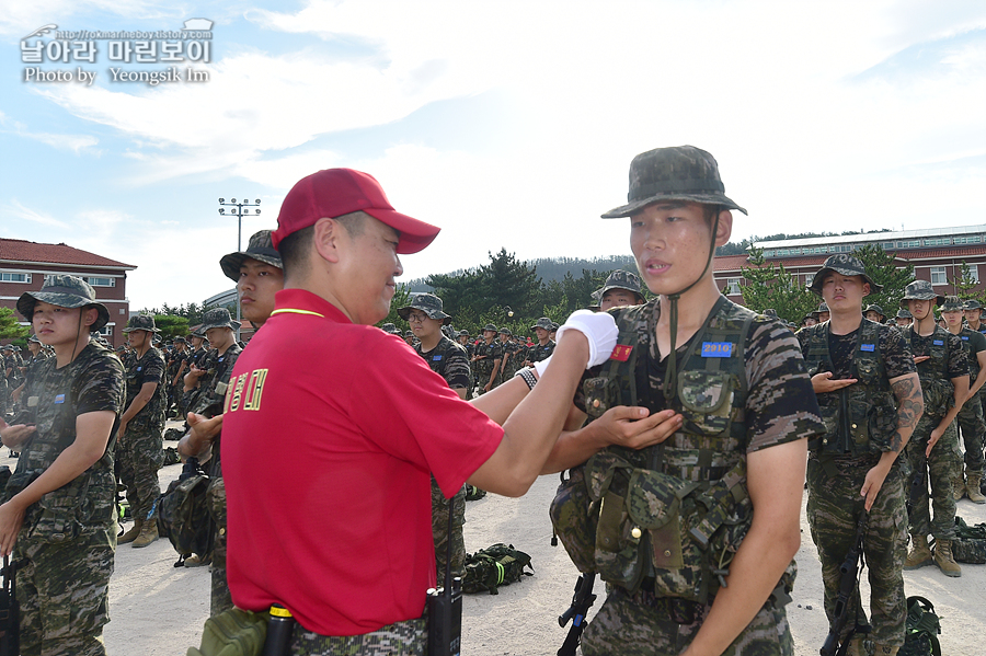 신병1295기 빨간명찰수여식_8857_2.jpg