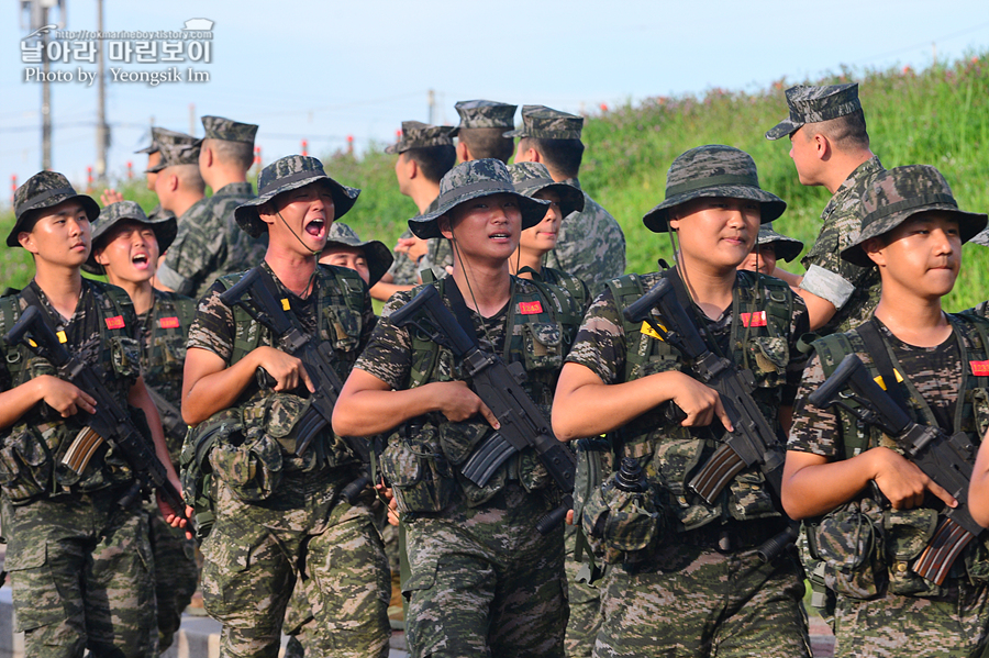 신병1295기 빨간명찰수여식_8725.jpg