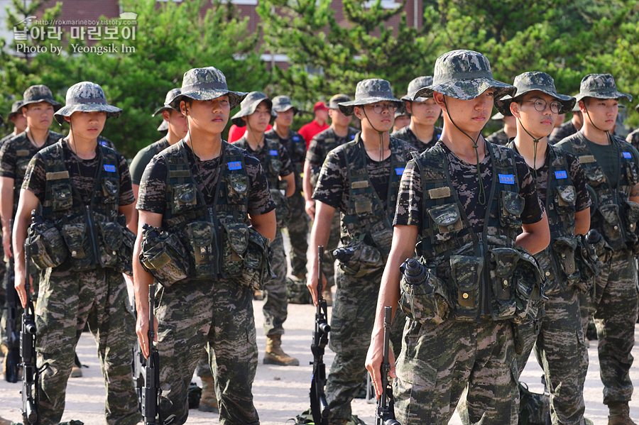 신병1295기 빨간명찰수여식_8835.jpg