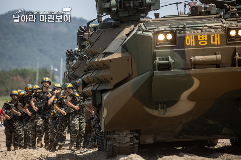 해병대 신병 1306기 3교육대 3주차 - 해상돌격, KAAV탑승훈련 복사.jpg