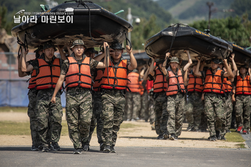해병대 신병 1306기 5교육대 3주차 - 해상돌격, KAAV탑승훈련 복사.jpg