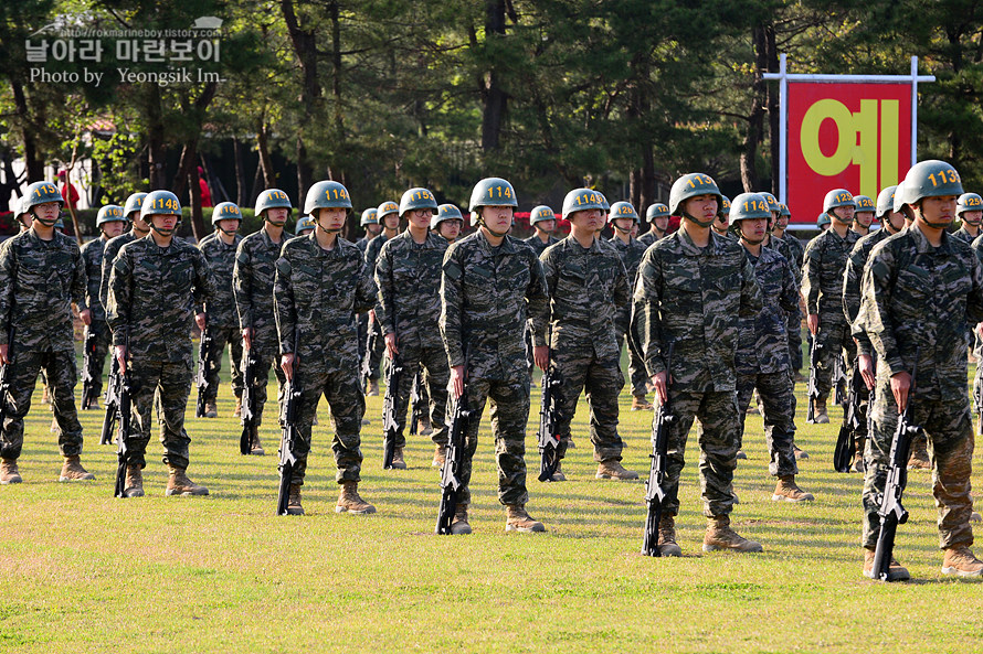 신병1291기빨간명찰수여식_5592.jpg