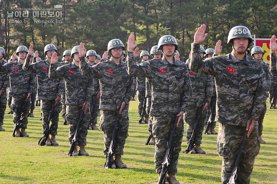 신병1291기빨간명찰수여식_5633.jpg