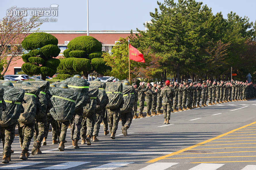 신병1291기빨간명찰수여식_5563.jpg