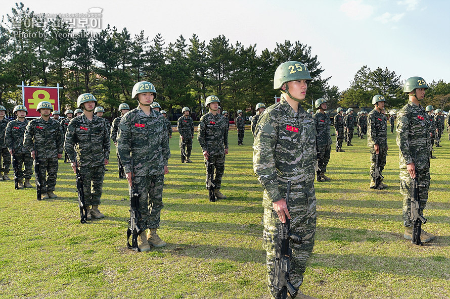 신병1291기빨간명찰수여식_5630_2.jpg