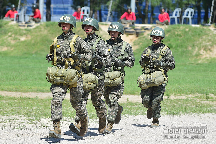 신병1307기_2교육대_공중돌격_2918.jpg