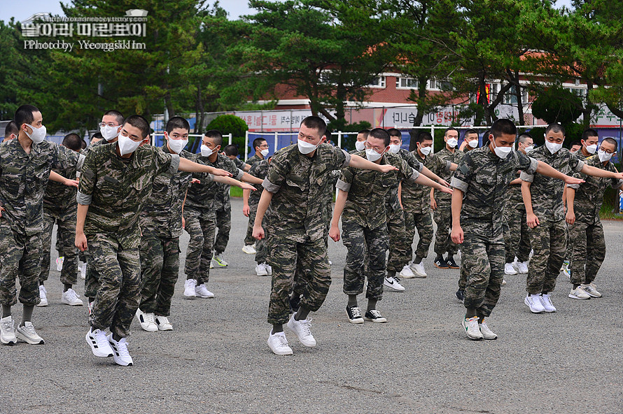 신병1297기1교육대1주차_제식훈련_0216.jpg