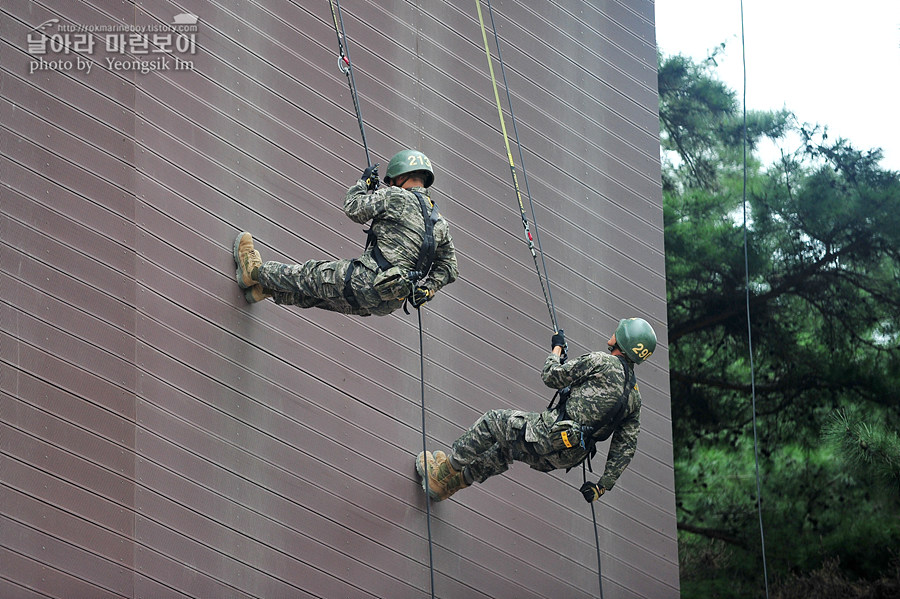 신병1297기1교육대_유격기초_5950.jpg