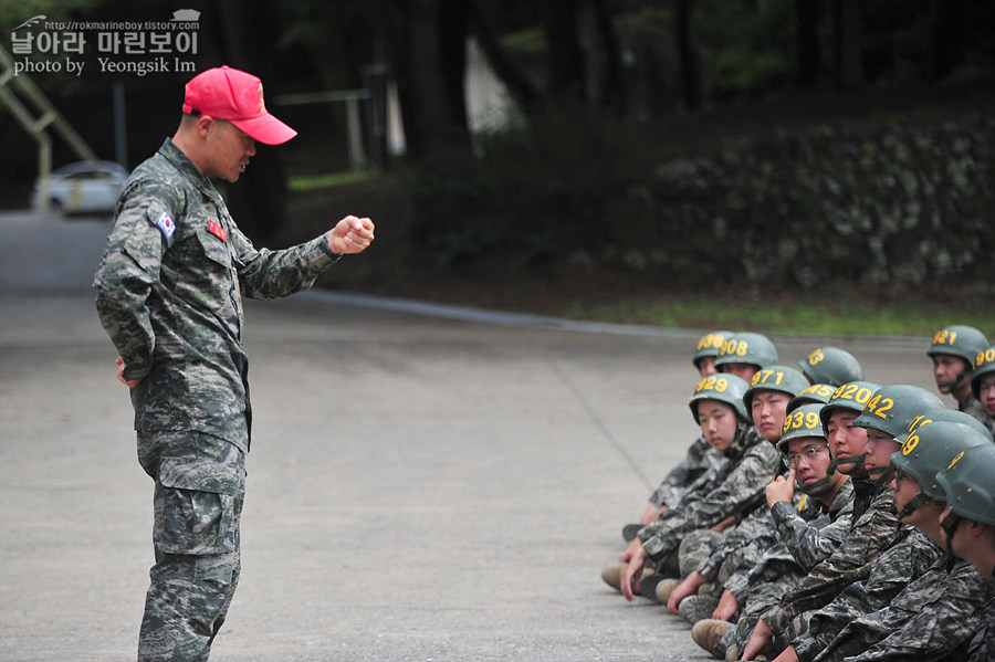 신병1297기1교육대_극기주2_6305.jpg