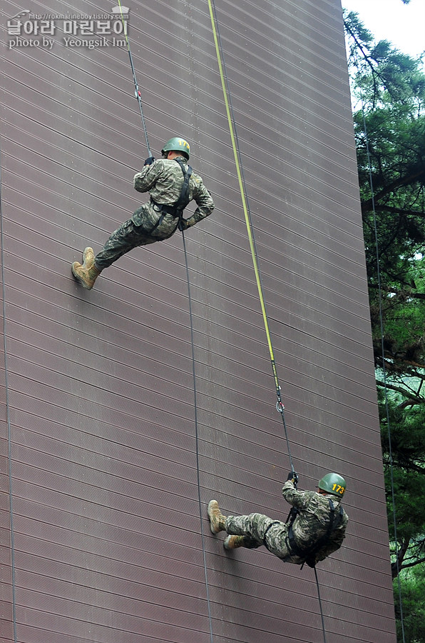 신병1297기1교육대_극기주2_6221.jpg