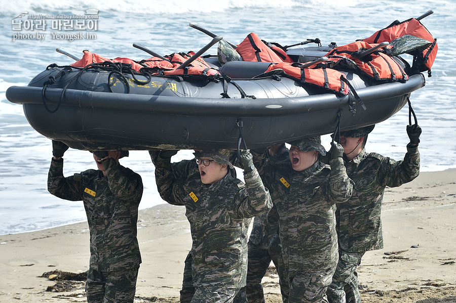 신병1315기1교육대3주차_해상돌격훈련_8049.jpg