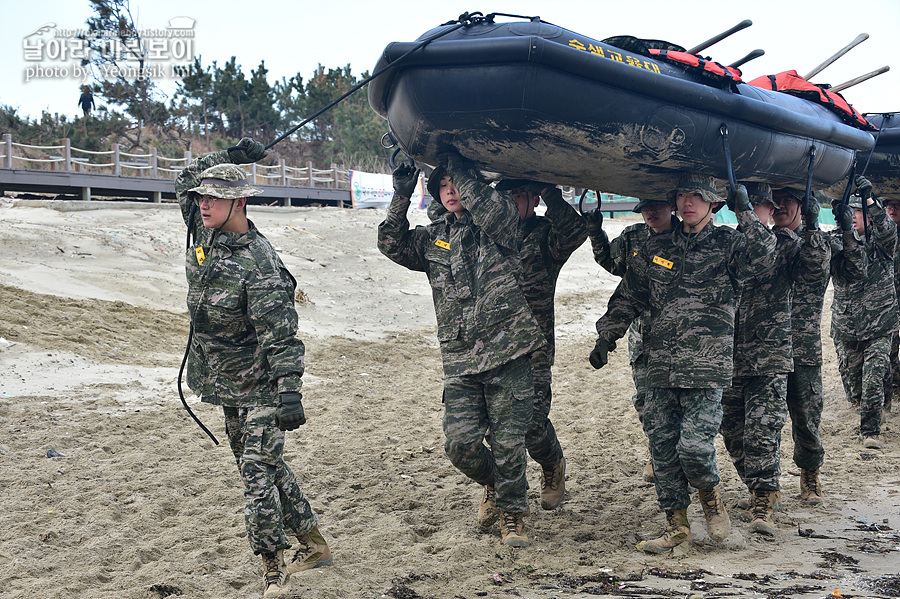 신병1315기1교육대3주차_해상돌격훈련_7898.jpg