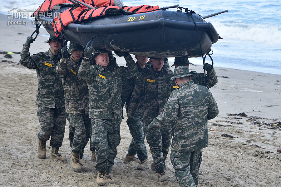 신병1315기1교육대3주차_해상돌격훈련_7860.jpg