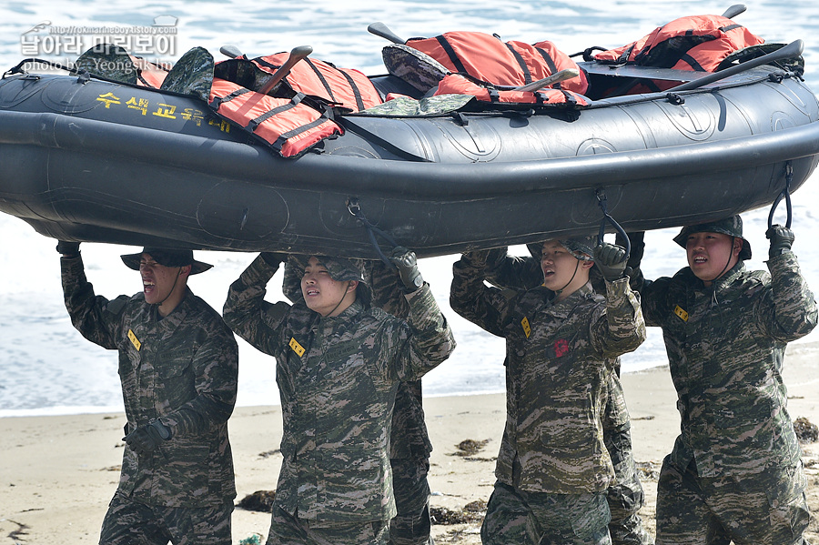 신병1315기1교육대3주차_해상돌격훈련_8037.jpg